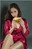 龙纹身的女孩